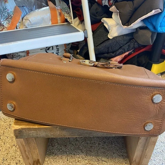 Michael Kors Tan Hang Bag Satchel MK Signature - Picture 9 of 12